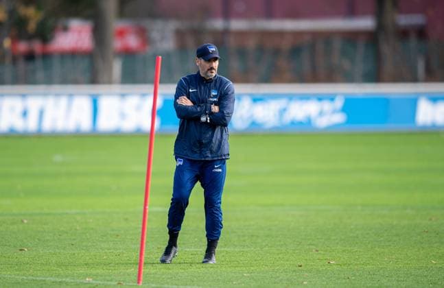 Fussball, Herren, Saison 2024 25, 2. Bundesliga, Hertha BSC, Training, Trainer Cristian Fiel (Hertha BSC), 25.11. 2024,