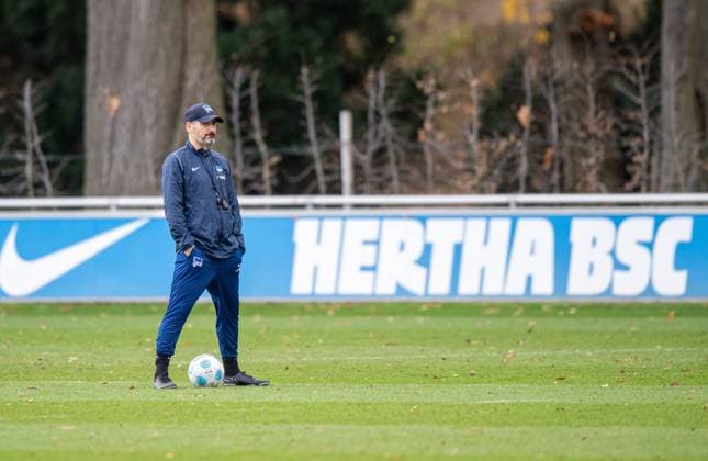 Fussball, Herren, Saison 2024 25, 2. Bundesliga, Hertha BSC, Training, Trainer Cristian Fiel (Hertha BSC), 25.11. 2024,