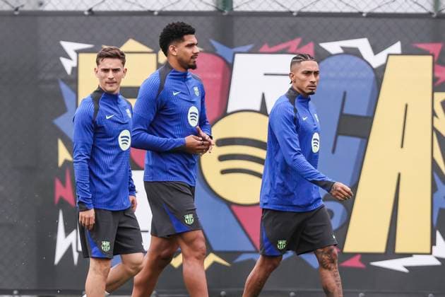 November 25, 2024, Sant Joan Despi, Barcelona, SPAIN: Pablo Martin Gavira Gavi, Ronald Araujo and Raphinha Dias Belloli during the training day of FC Barcelona, Barca ahead UEFA Champions League, football match against Stade Brestois 29 at Ciudad Esportiva Joan Gamper on November 25, 2024 in Sant Joan Despi, Barcelona, Spain. Sant Joan Despi SPAIN - ZUMAa181 20241125_zaa_a181_013 Copyright: xJavierxBorregox