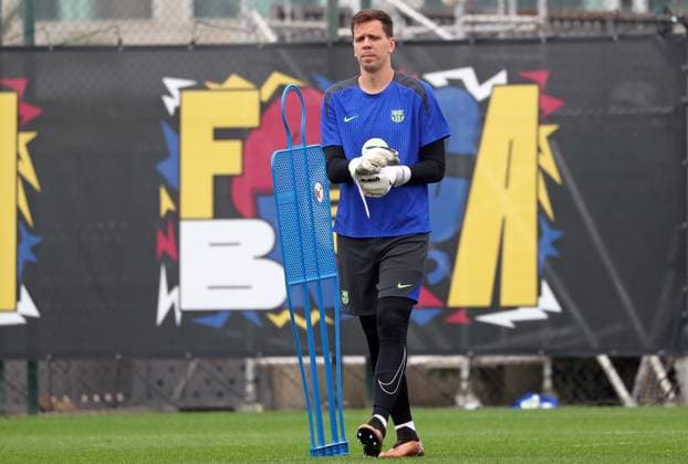 FC Barcelona, Barca Training Before Champions League Match Against Brest Wojciech Szczesny participates in FC Barcelona training at the Joan Gamper sports city, prior to the Champions League match against Stade Brestois 29, in Barcelona, Spain, on November 25, 2024. Barcelona Spain  Copyright: xUrbanandsportx originalFilename:urbanandsport-fcbarcel241125_npRYN.jpg