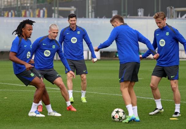FC Barcelona, Barca Training Before Champions League Match Against Brest Robert Lewandowski trains with FC Barcelona at the Joan Gamper sports city before the Champions League match against Stade Brestois 29 in Barcelona, Spain, on November 25, 2024. Barcelona Spain  Copyright: xUrbanandsportx originalFilename:urbanandsport-fcbarcel241125_npofu.jpg