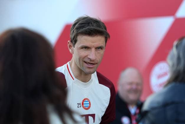 München, Deutschland, 25. November 2024: Fussball, Herren, Saison 2024 2025, FC Bayern München, Säbener Strasse, Trainingsgelände, Abschlusstraining, Champions League Thomas Müller, Mueller (FC Bayern München) Kopf, Portrait