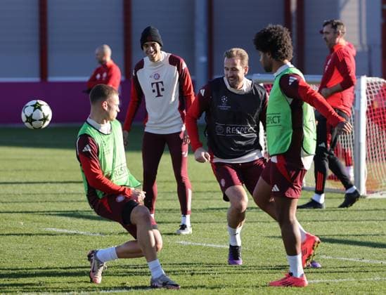 25.11.2024, Abschlusstraining, Champions League Saebenerstrasse Muenchen, Fussball, im Bild: Joshua Kimmich (FC Bayern Muenchen), Harry Kane (FC Bayern Muenchen) und Serge Gnabry (FC Bayern Muenchen)