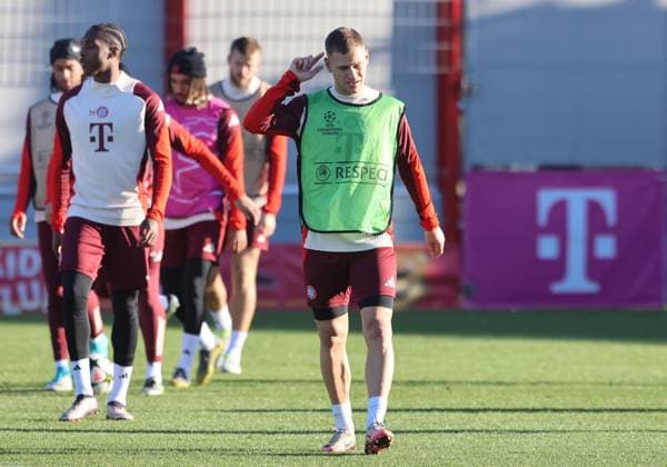 6 Joshua Kimmich und Kollegen Fussball Abschlusstraining - FC Bayern München vor UEFA Champions League-Spiel vs. Paris Saint-Germain 25.11.2024 Trainingsgelände, Säbenerstr. FOTO: Mladen Lackovic LakoPress