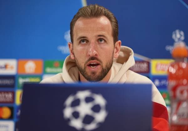 München, Deutschland, 25. November 2024: Fussball, Herren, Saison 2024 2025, FC Bayern München, Säbener Strasse, Trainingsgelände, Internationale Pressekonferenz, Champions League Harry Kane (FC Bayern München) Kopf, Portrait auf der Pressekonferenz
