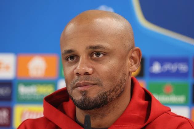 München, Deutschland, 25. November 2024: Fussball, Herren, Saison 2024 2025, FC Bayern München, Säbener Strasse, Trainingsgelände, Internationale Pressekonferenz, Champions League Vincent Kompany, Trainer (FC Bayern München)Kopf, Portrait auf der Pressekonferenz