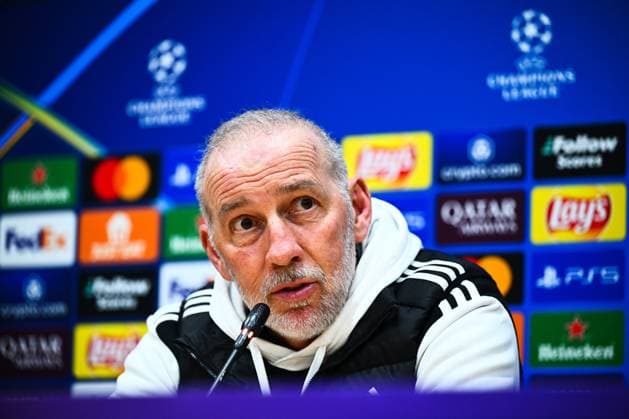 STADE BRESTOIS - VEILLE DE LIGUE DES CHAMPIONS PHOTOPQR OUEST FRANCE Guillaume Saligot ; Barcelone ; 25 11 2024 ; Football - Ligue des Champions ( LDC ) - Entrainement et conference de presse Brest Roy avant le match -FCBarcelona VS. Stade Brestois 29 ( SB29 Brest ) au Lluís Companys Olympic Stadium Stade Olympique de Montjuic a Barcelone ( Espagne ) , le 25 Novembre 2024 . Ici la conference de presse avec l entraineur du Stade Brestois , Eric Roy . Photo : Guillaume Saligot Ouest-France Barcelone France  Copyright: xPHOTOPQR OUESTxFRANCE MAXPPPxGuillaumexSaligotx 20241125OFR0202 20241125OFR0202