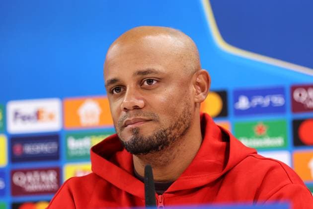 München, Deutschland, 25. November 2024: Fussball, Herren, Saison 2024 2025, FC Bayern München, Säbener Strasse, Trainingsgelände, Internationale Pressekonferenz, Champions League Vincent Kompany, Trainer (FC Bayern München) Kopf, Portrait bei der Pressekonferenz