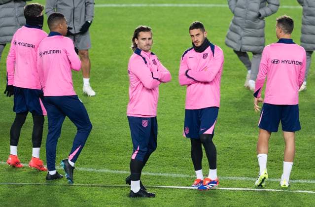 Football player of Atletico Madrid Antoine Griezmann (centre left) in action during the training session prior to the UEFA Champions League, round 5, match AC Sparta Praha vs Atletico Madrid, in Prague, Czech Republic, on November 25, 2024. (CTKxPhoto MichaelaxRihova) CTKPhotoP2024112506641  CTKPhotoP2024112506641