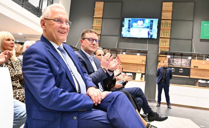 25.11.2024 - SpVgg Greuther Fürth Fuerth - Mitgliederversammlung 2024 - - xwoxzix - Joachim Herrmann ( CSU , Bayerischer Staatsminister des Inneren )
