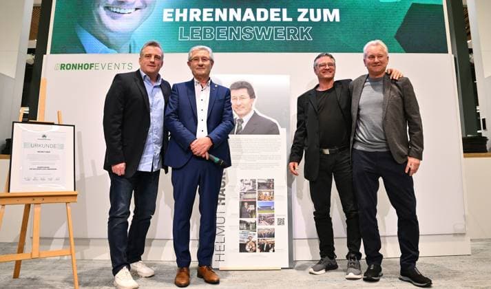 25.11.2024 - SpVgg Greuther Fürth Fuerth - Mitgliederversammlung 2024 - - xwoxzix - Mike Büskens - Helmut Hack (ehem. Präsident Geschäftsführer SpVgg Greuther Fürth ) - Eugen Hach - Benno Möhlmann