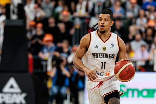 FIBA EuroBasket Qualifier: Deutschland - Schweden; 25.11.2024 Nelson Weidemann (Deutschland, 11) am Ball FIBA EuroBasket Qualifier: Deutschland - Schweden, Heidelberg, SNP Arena am 25.11.2024 Copyright: xBEAUTIFULxSPORTS Wunderlx