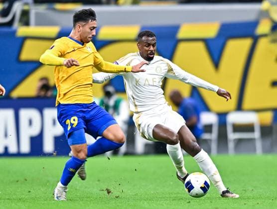 AFC CHAMPIONS LEAGUE ELITE, AL GHARAFA SC (QTR) v AL NASSR FC (KSA) Abdullah Al Khaibari of Al Nassr FC and Fabricio Diaz Badaracco of Al Gharafa SC in action during the AFC Champions League elite west football match between Qatar s Al Gharafa SC and Saudi Arabia s Al Nassr FC at Al-Bayt Stadium in Al Khor, Qatar, on November 25, 2024 DOHA Qatar Copyright: xNAUSHADx