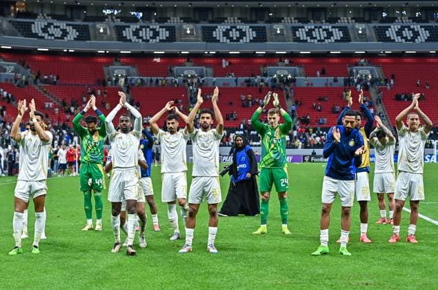 AFC CHAMPIONS LEAGUE ELITE, AL GHARAFA SC (QTR) v AL NASSR FC (KSA) Al Nassr players applauds fans after the AFC Champions League elite west football match between Qatar s Al Gharafa SC and Saudi Arabia s Al Nassr FC at Al-Bayt Stadium in Al Khor, Qatar, on November 25, 2024 DOHA Qatar Copyright: xNAUSHADx