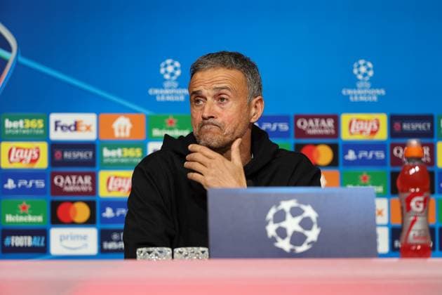 Luis Enrique Martinez Garcia (Paris Saint-Germain, PSG, Head-Coach) bei der Pressekonferenz, Ger, Internationale Pressekonferenz, Paris Saint-Germain, PSG, Fussball, UEFA Champions League, 5. Spieltag, Saison 2024 2025, 25.11.2024, Ger, Internationale Pressekonferenz, Paris Saint-Germain, PSG, Fussball, UEFA Champions League, 5. Spieltag, Saison 2024 2025, 25.11.2024 Muenchen Copyright: xEibner-Pressefoto JennixMaulx EP_JML