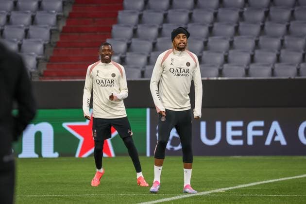 Ousmane Dembele (Paris Saint-Germain, PSG, 10) mit Bradley Barcola (Paris Saint-Germain, PSG, 29), Ger, Abschlusstraining, Paris Saint-Germain, PSG, Fussball, UEFA Champions League, 5. Spieltag, Saison 2024 2025, 25.11.2024, Ger, Abschlusstraining, Paris Saint-Germain, PSG, Fussball, UEFA Champions League, 5. Spieltag, Saison 2024 2025, 25.11.2024 Muenchen Copyright: xEibner-Pressefoto JennixMaulx EP_JML