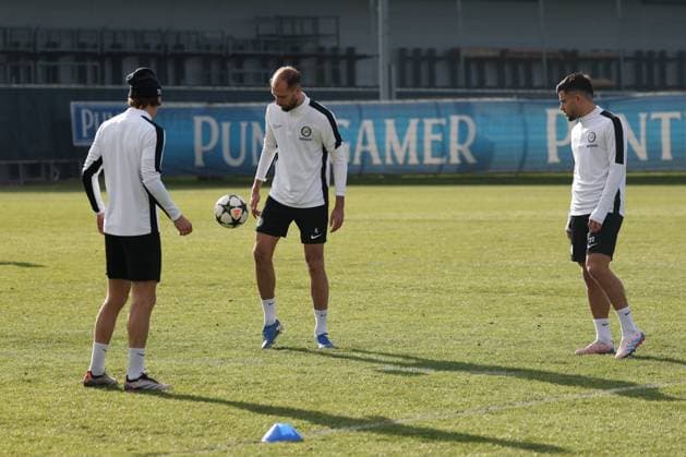 SOCCER - UEFA CL, Sturm vs Girona GRAZ,AUSTRIA,26.NOV.24 - SOCCER - UEFA Champions League, SK Sturm Graz vs Girona FC, preview, training Sturm. Image shows Stefan Hierlaender, Jon Gorenc-Stankovic and Jusuf Gazibegovic (Sturm).  GEPAxpictures xChrisxBauer