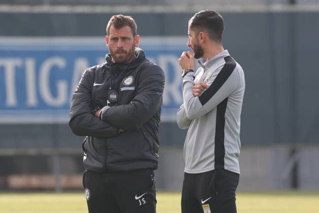 SOCCER - UEFA CL, Sturm vs Girona GRAZ,AUSTRIA,26.NOV.24 - SOCCER - UEFA Champions League, SK Sturm Graz vs Girona FC, preview, training Sturm. Image shows head coach Juergen Saeumel and assistant coach Sargon Duran (Sturm).  GEPAxpictures xChrisxBauer