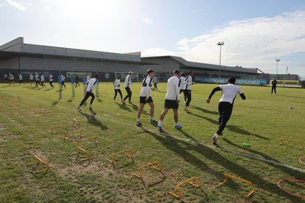 Sport Bilder des Tages SOCCER - UEFA CL, Sturm vs Girona GRAZ,AUSTRIA,26.NOV.24 - SOCCER - UEFA Champions League, SK Sturm Graz vs Girona FC, preview, training Sturm. Image shows team of Sturm during training.  GEPAxpictures xChrisxBauer