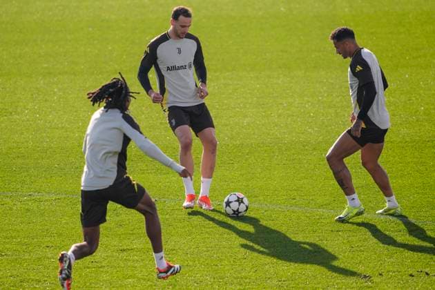 Juventus Federico Gatti and Juventus Danilo during training session at JTC Continassa in Turin on the eve of their League Phase, Matchday 5 of UEFA Champions League football match against Aston Villa - November 26, 2024. - Soccer .  Copyright: xFabioFerrari LaPressex