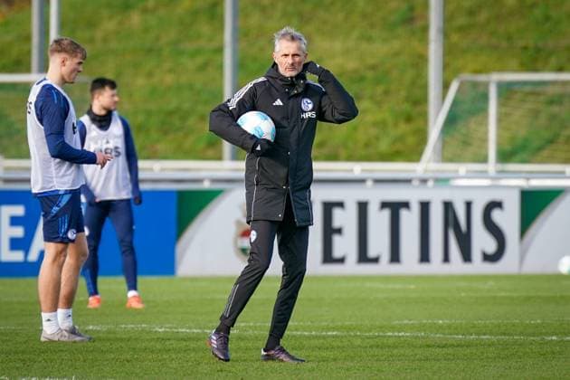 Deutschland: Fussball 2. Bundesliga 2024 2025, Training FC Schalke 04 (Gelsenkirchen): Kees van Wonderen (Schalke 04) *** Germany Football 2 Bundesliga 2024 2025, Training FC Schalke 04 Gelsenkirchen Kees van Wonderen Schalke 04 Copyright: xJOERANxSTEINSIEKx