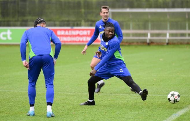 EINDHOVEN - Armando Obispo, Luuk de Jong, Johan Bakayoko of PSV during a training session ahead of tomorrow s Champions League match against Shachtar Donetsk. ANP OLAF KRAAK xVIxANPxSportx xxANPxIVx 514325145 originalFilename: 514325145.jpg