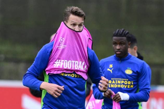 EINDHOVEN - PSV s Luuk de Jong during a training session ahead of tomorrow s Champions League match against Shachtar Donetsk. ANP OLAF KRAAK xVIxANPxSportx xxANPxIVx 514326192 originalFilename: 514326192.jpg