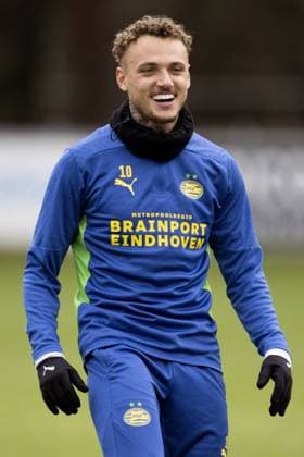 EINDHOVEN - PSV s Noa Lang during a training session ahead of tomorrow s Champions League match against Shachtar Donetsk. ANP OLAF CRACK xVIxANPxSportx xxANPxIVx 514326286 originalFilename: 514326286.jpg