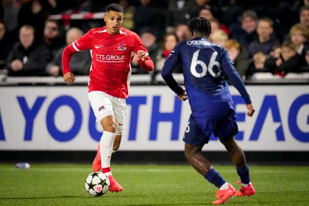 2024-11-26 AZ U19 v Manchester United, ManU U19 - UEFA Youth League 2024 25 WIJDEWORMER, NETHERLANDS - NOVEMBER 26: Wassim Bouziane of AZ U19 battles for possession with Habeeb Ogunneye of Manchester United U19 during the UEFA Youth League 2024 25 match between AZ U19 and Manchester United U19 at AFAS Trainingscomplex on November 26, 2024 in Wijdewormer, Netherlands. Wijdewormer AFAS Trainingscomplex Netherlands Content not available for redistribution in The Netherlands directly or indirectly through any third parties. Copyright: xEdxvanxdexPolx