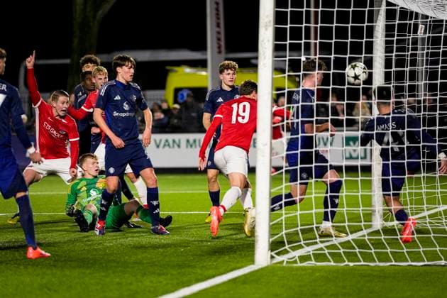 2024-11-26 AZ U19 v Manchester United, ManU U19 - UEFA Youth League 2024 25 WIJDEWORMER, NETHERLANDS - NOVEMBER 26: Yoel van den Ban of AZ U19 celebrates after scoring his teams first goal during the UEFA Youth League 2024 25 match between AZ U19 and Manchester United U19 at AFAS Trainingscomplex on November 26, 2024 in Wijdewormer, Netherlands. Wijdewormer AFAS Trainingscomplex Netherlands Content not available for redistribution in The Netherlands directly or indirectly through any third parties. Copyright: xEdxvanxdexPolx