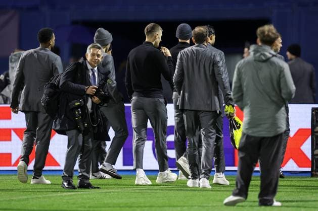 UEFA Chapmions League: Borussia Dortmund press Players of Borussia Dortmund inspects the pitch at Maksimir Stadium in Zagreb, Croatia, on November 26, 2024.  IgorxKralj PIXSELL