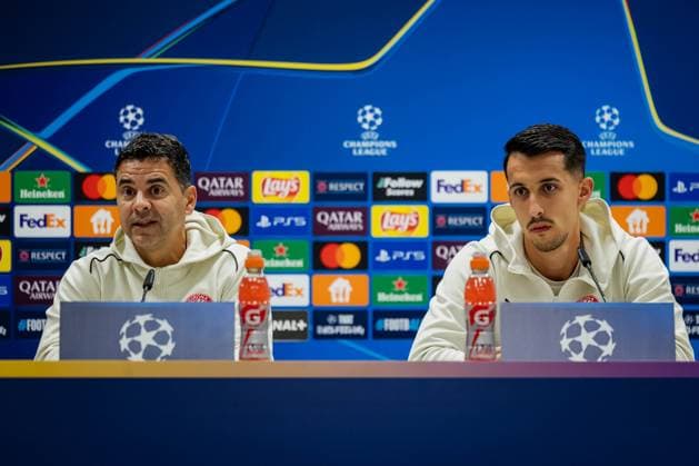 SOCCER - UEFA CL, Sturm vs Girona KLAGENFURT,AUSTRIA,26.NOV.24 - SOCCER - UEFA Champions League, SK Sturm Graz vs Girona FC, preview, press conference, PK, Pressekonferenz Girona. Image shows head coach Miguel Sanchez and Bojan Miovski (Girona).  GEPAxpictures xMatthiasxTrinkl