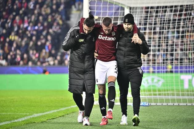 Sport Themen der Woche KW48 Sport Bilder des Tages Injured Lukas Haraslin of Sparta, center, during the football Champions League 5th round match Sparta Praha vs Atletico Madrid in Prague, Czech Republic, November 26, 2024. (CTKxPhoto RomanxVondrous) CTKPhotoP2024112606990  CTKPhotoP2024112606990