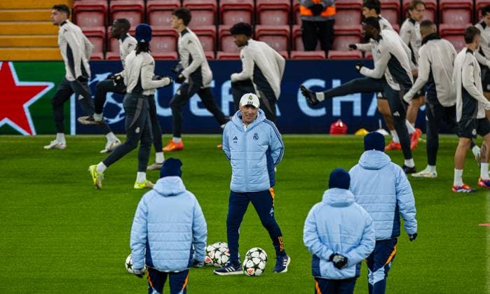 Football - UEFA Champions League - League Phase - Liverpool FC v Real Madrid CF - MD-1 LIVERPOOL, ENGLAND - Tuesday, November 26, 2024: Real Madrid s head coach Carlo Ancelotti during a training session at Anfield ahead of the UEFA Champions League game between Liverpool FC and Real Madrid CF. (Photo by David Rawcliffe Propaganda) LIVERPOOL Anfield MERSEYSIDE ENGLAND  Copyright: xDavidxRawcliffex P2024-11-26-Liverpool_Madrid_MD-1-135