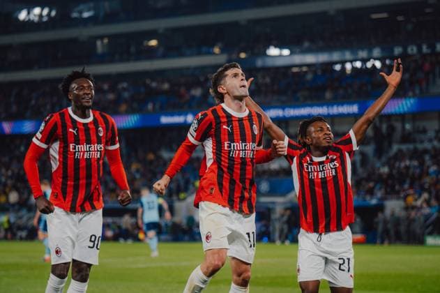 SOCCER - UEFA CL, Slovan vs Milan BRATISLAVA,SLOVAKIA,26.NOV.24 - SOCCER - UEFA Champions League, Slovan Bratislava vs AC Milan. Image shows the rejoicing of Tammy Abraham, Christian Pulisic and Samuel Chukwueze (Milan).  GEPAxpictures xAlexanderxSolc