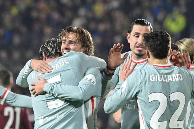 Sport Bilder des Tages Antoine Griezmann of Atletico, second left, celebrates a goal with his teammates during the football Champions League 5th round match Sparta Praha vs Atletico Madrid in Prague, Czech Republic, November 26, 2024. (CTKxPhoto RomanxVondrous) CTKPhotoP2024112607460  CTKPhotoP2024112607460
