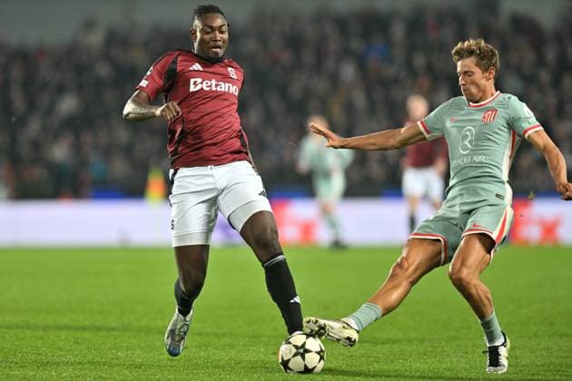 Victor Olatunji of Sparta, left, and Marcos Llorente of Atletico in action during the football Champions League 5th round match Sparta Praha vs Atletico Madrid in Prague, Czech Republic, November 26, 2024. (CTKxPhoto MichaelaxRihova) CTKPhotoP2024112607457  CTKPhotoP2024112607457