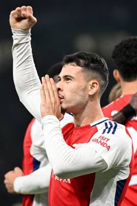 Gabriel Martinelli of Arsenal celebrates scoring the opening goal for their side with their teammates Sporting Lisbon v Arsenal, UEFA Champions League, Group Stage, Football, Estadio Jose Alvalade, Lisbon, Portugal - 26 Nov 2024 EDITORIAL USE ONLY No use with unauthorised audio, video, data, fixture lists, club league logos or live services. Online in-match use limited to 120 images, no video emulation. No use in betting, games or single club league player publications. Copyright: xZedxJameson Shutterstockx 14940177u