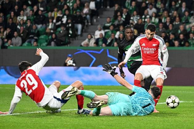 Gabriel Martinelli of Arsenal scores the opening goal Sporting Lisbon v Arsenal, UEFA Champions League, Group Stage, Football, Estadio Jose Alvalade, Lisbon, Portugal - 26 Nov 2024 EDITORIAL USE ONLY No use with unauthorised audio, video, data, fixture lists, club league logos or live services. Online in-match use limited to 120 images, no video emulation. No use in betting, games or single club league player publications. Copyright: xZedxJameson Shutterstockx 14940177v