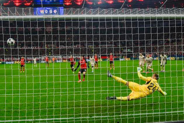 Florian Wirtz (Leverkusen 10) erzielt das Tor zum 2:0 26.11.2024 Fussball Champions League, Bayer Leverkusen vs RB Salzburg, BayArena, Leverkusen, NRW Germany