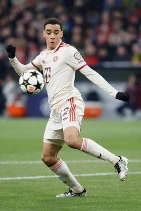 Bild v.l.: Jamal Musiala (FC Bayern Muenchen, 42), 26.11.2024, Fussball, UEFA Champions League, Bayern Muenchen - Paris St. Germain, GER, Muenchen, Allianz Arena, DFL REGULATIONS PROHIBIT ANY USE OF PHOTOGRAPHS AS IMAGE SEQUENCES AND OR QUASI-VIDEO. Copyright: HMBxMedia xHeikoxBecker