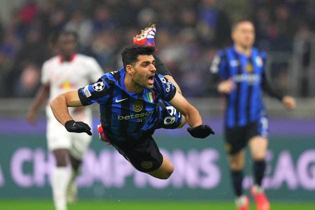 Inter Milan s Mehdi Taremi during the Uefa Champions League soccer match between Inter and Leipzig at the San Siro Stadium in Milan, north Italy - Tuesday , November 26 , 2024. - Soccer .  Copyright: xSpada LaPressex