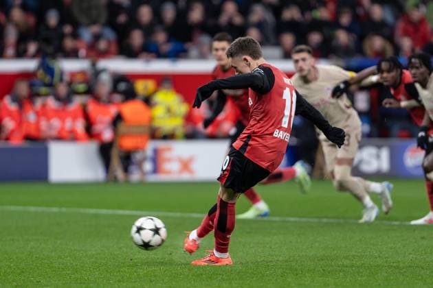 GER, UEFA Champions League, Bayer 04 Leverkusen vs FC Salzburg 26.11.2024, BayArena, Leverkusen, GER, UEFA Champions League, Bayer 04 Leverkusen vs FC Salzburg Im Bild: Elfmeter von Florian Wirtz (Bayer 04 Leverkusen, 10) zum 1:0, Tor