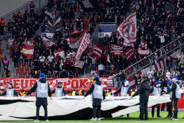 UEFA Champions League: Bayer 04 Leverkusen - FC Salzburg; 26.11.2024 Fans von FC Salzburg UEFA Champions League: Bayer 04 Leverkusen - FC Salzburg; BayArena, Leverkusen; 26.11.2024 Copyright: xBEAUTIFULxSPORTS Buriakovx