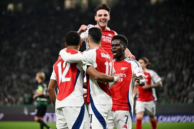 Gabriel Martinelli of Arsenal celebrates scoring the opening goal for their side with their teammates Sporting Lisbon v Arsenal, UEFA Champions League, Group Stage, Football, Estadio Jose Alvalade, Lisbon, Portugal - 26 Nov 2024 EDITORIAL USE ONLY No use with unauthorised audio, video, data, fixture lists, club league logos or live services. Online in-match use limited to 120 images, no video emulation. No use in betting, games or single club league player publications. Copyright: xZedxJameson Shutterstockx 14940177am