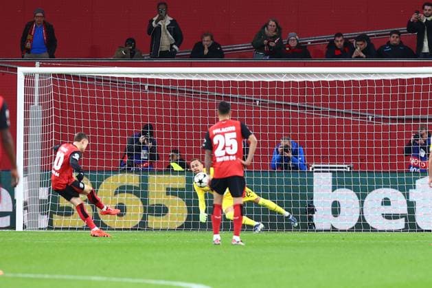 Elfmeter zum 1:0 durch Florian Wirtz 10 (Bayer 04 Leverkusen) Bayer 04 Leverkusen vs. FC Salzburg, Fussball, UEFA Champions League, 5. Spieltag, 26.11.2024 Foto: kolbert-press Ant Palmer BayArena NRW Deutschland