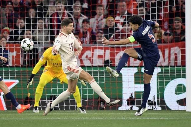 26.11.2024, xemx, Fussball UEFA Champions League, FC Bayern Muenchen - Paris St.Germain emspor, v.l. Leon Goretzka (FC Bayern Muenchen) Marquinhos (PSG Paris St.Germain) Zweikampf, Aktion, action, battle for the ball (DFL DFB REGULATIONS PROHIBIT ANY USE OF PHOTOGRAPHS as IMAGE SEQUENCES and or QUASI-VIDEO) Muenchen