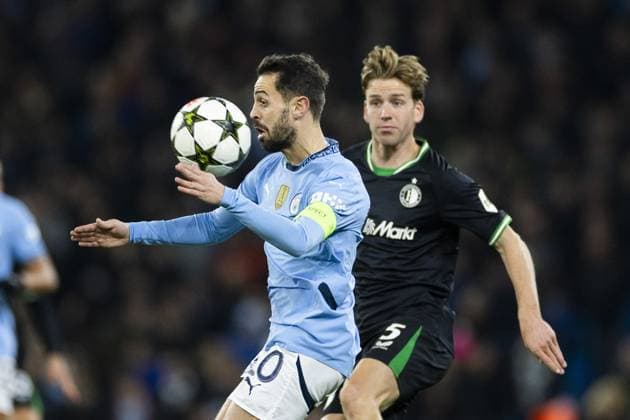 MANCHESTER - (l-r) Bernardo Silva of Manchester City FC, Gijs Smal of Feyenoord during the UEFA Champions league match between Manchester City FC and Feyenoord at Etihad Stadium on Nov. 26, 2024 in Manchester, England. ANP KOEN VAN WEEL UEFA Champions League 2024 25 League Phase MD5 2024 25 xVIxANPxSportx xxANPxIVx 514344405 originalFilename: 514344405.jpg