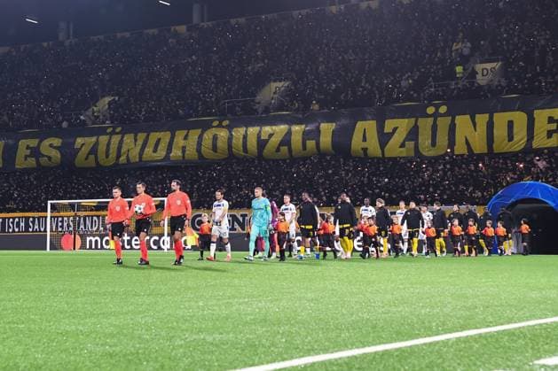 BERN, SWITZERLAND - NOVEMBER 26: teams entering the field during the UEFA Champions League 2024 25 League Phase MD5 match between BSC Young Boys and Atalanta BC at Stadion Wankdorf on November 26, 2024 in Bern, Switzerland. Bern Stadion Wankdorf Bern Switzerland Copyright: xJustPictures.ch ManuelxWinterbergerx jp-en-EuSpIm-JP4_MAN_YB_Atalanta_26Nov2024_BE_01200