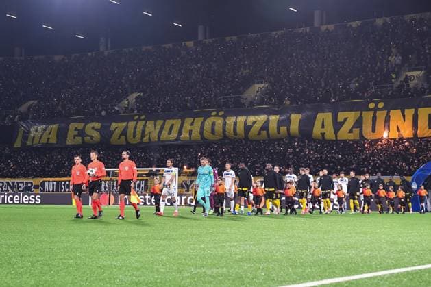 BERN, SWITZERLAND - NOVEMBER 26: teams entering the field during the UEFA Champions League 2024 25 League Phase MD5 match between BSC Young Boys and Atalanta BC at Stadion Wankdorf on November 26, 2024 in Bern, Switzerland. Bern Stadion Wankdorf Bern Switzerland Copyright: xJustPictures.ch ManuelxWinterbergerx jp-en-EuSpIm-JP4_MAN_YB_Atalanta_26Nov2024_BE_01201